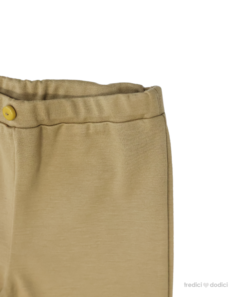 Pantaloncino con bottoncino